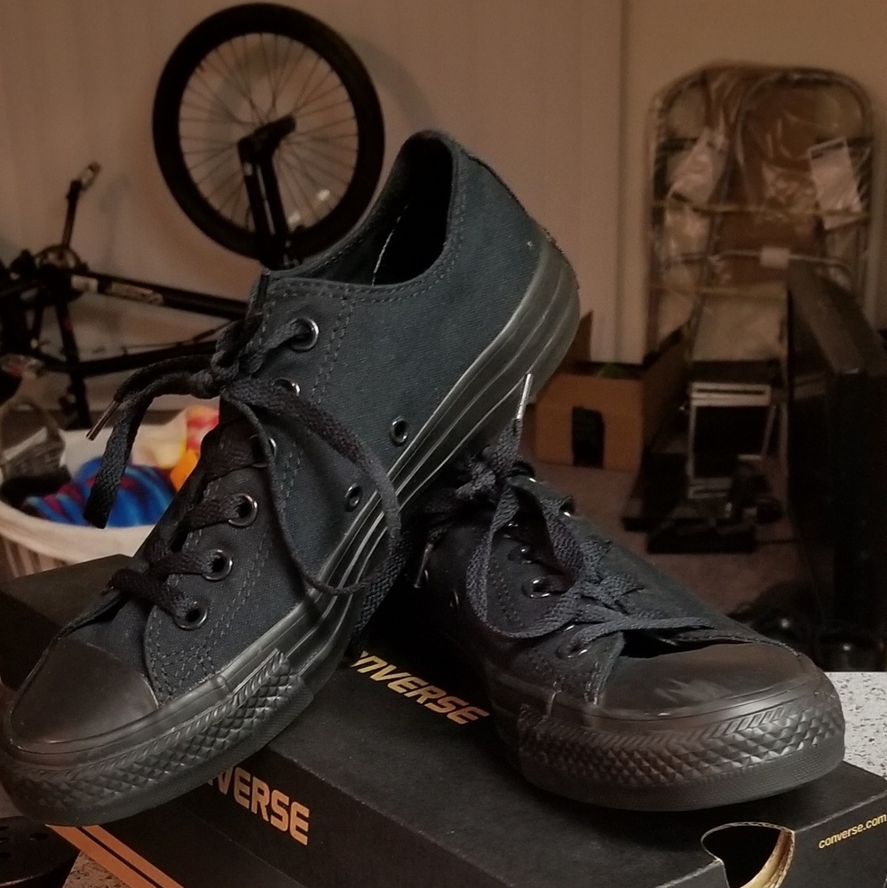 Black converse shoes